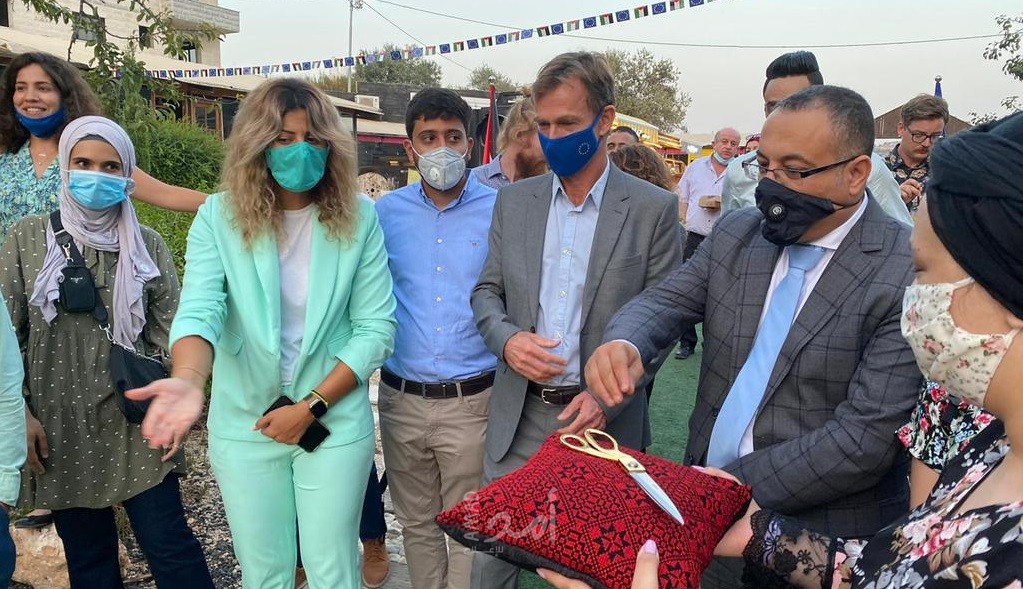وزير ثقافة رام الله يفتتح معرض" فلسطين بلا إطار" في أكاديمية عرين ريناوي