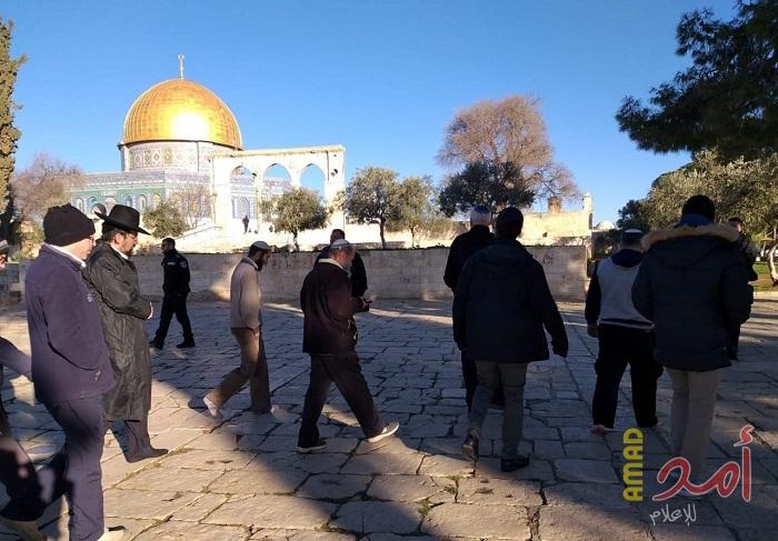 (22) مستوطناً يقتحمون الأقصى ويدنسون باحاته