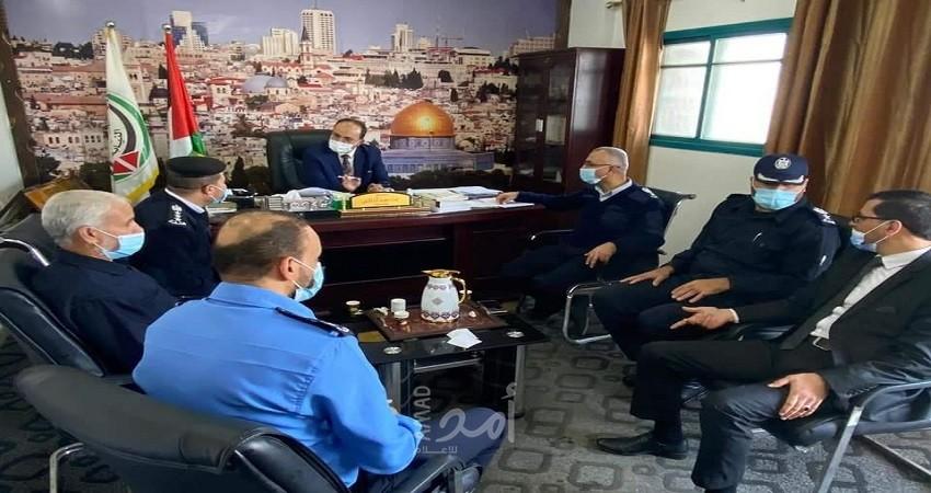 رئيس نيابة الوسطى والشرطة يؤكدون تشديد الإجراءات بحق المخالفين لتعليمات السلامة