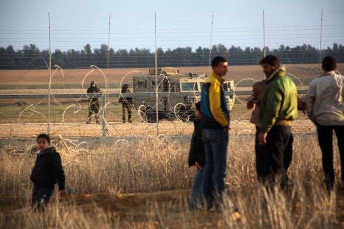 جيش الاحتلال يعتقل 4 شبان تسللوا جنوب مدينة غزة