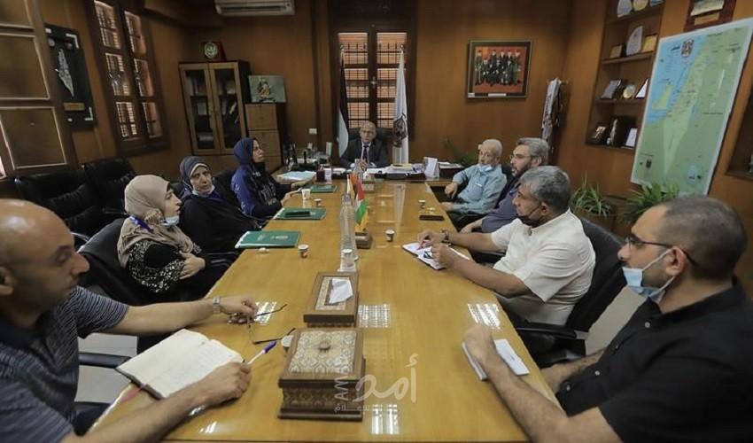 بلدية غزة تبحث مع نقابة رياض الأطفال سبل التعاون