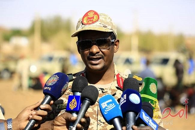 بالصوت_ "حميدتي" يكشف تفاصيل التغيير ويعلن: البشير تحت الإقامة الجبرية ومحاكمته قرار شعبي ومتجهون لحكومة انتقاليه تدير السودان