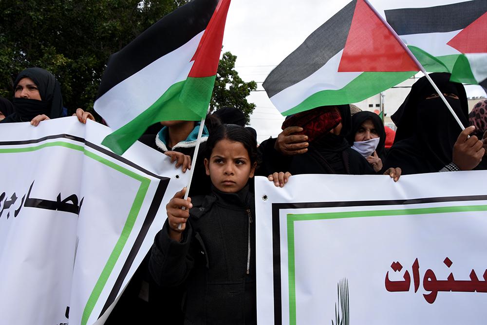 غزة: مسيرة جماهيرية حاشدة تضم المئات من المزراعين والصيادين يطالبون بانهاء الحصار -صور
