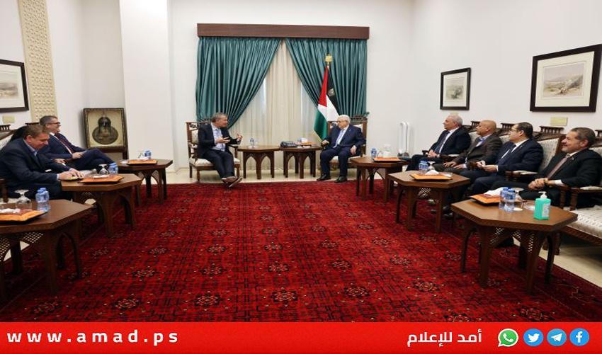 خلال استقباله لازلريني..عباس يعلن رفضه المطلق لحملة دولة الاحتلال ضد: "الأونروا"