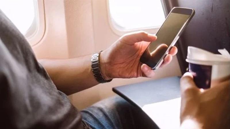 راكب يثير الرعب على متن طائرة بسبب مكالمة