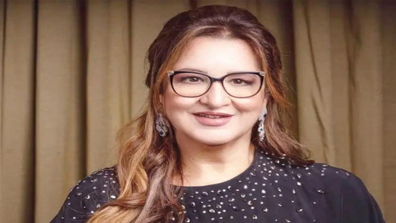 تعليق صادم من إعلامية سورية على عودة عزيزة جلال للغناء .. شاهد