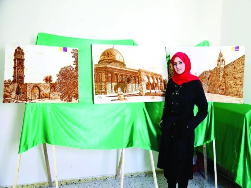 فنانة فلسطينية من غزة ترسم معالم تاريخية فلسطينية.. بالحناء -فيديو