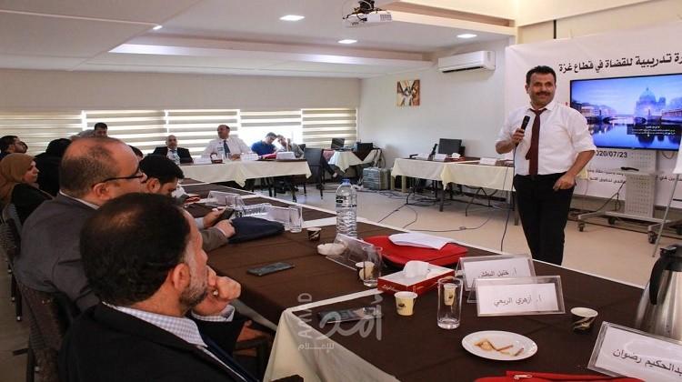 الهيئة المستقلة تنظم دورة تدريبية حول التزامات القضاة في أوقات الطوارئ