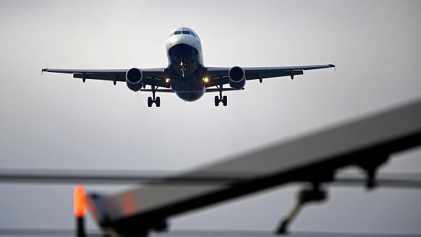 تحطم طائرة روسية على متنها 71 شخص بعد إقلاعها من المطار