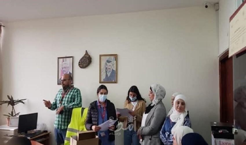 تنمية نابلس و مؤسسة انقاذ الطفل تسلمان (18) منحة مالية للأطفال من ذوي الإعاقة