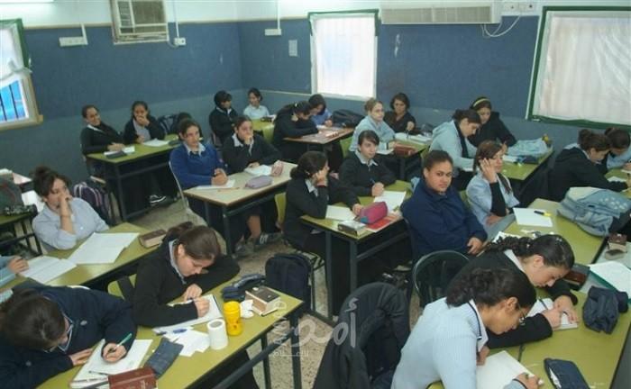 في إجراء عنصري.. "التعليم الإسرائيلية" تتجاهل اللغة العربية لتكريس "يهودية" الدولة