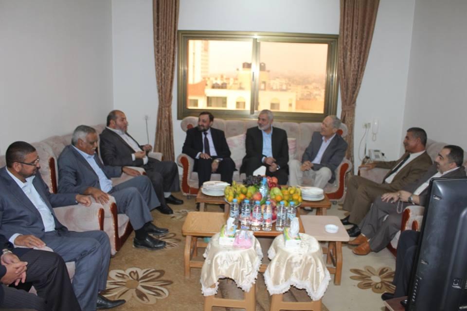 حماس والجبهة الديمقراطية في غزة: الاتفاق على إطلاق مبادرة سياسية لتوحيد الصف الفلسطيني وحماية الانتفاضة