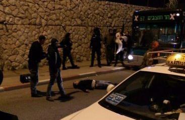 جيش الاحتلال يهدم منزلي شهيدين مخميم قلنديا في القدس ومواجهات مع قواته