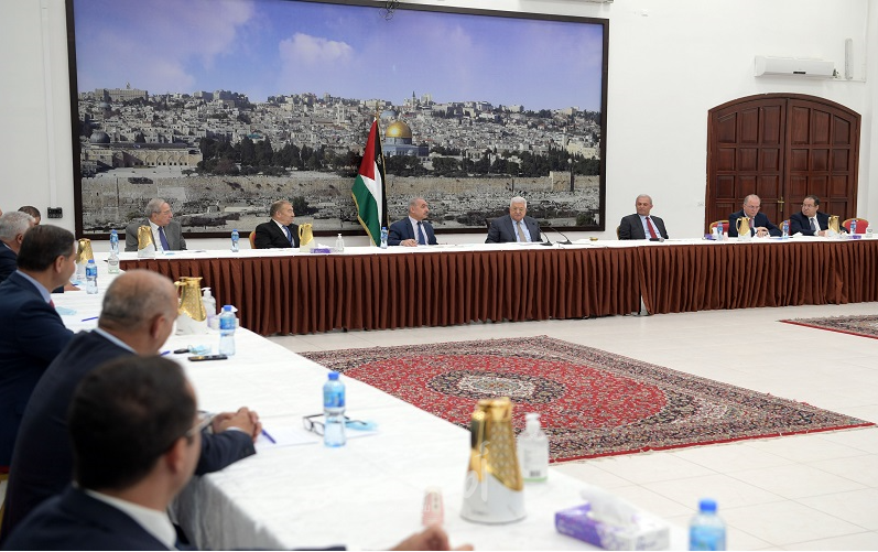 خلال لقاء سيدات ورجال أعمال.عباس: سنبحث لخيارات الفلسطينية المناسبة في اجتماعات "تنفيذية المنظمة"