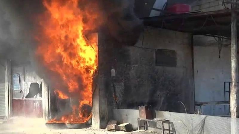 محتجون يحرقون مقر الحرس الوطنى بولاية تطاوين التونسية بعد انسحاب الأمن