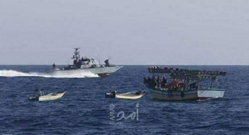 زوارق الاحتلال تلاحق مراكب الصيادين شمال قطاع غزة