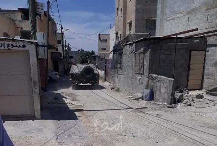 قوات الاحتلال تجري تدريبات عسكرية وتتلف مزروعات وتدمر خط مياه في الأغوار