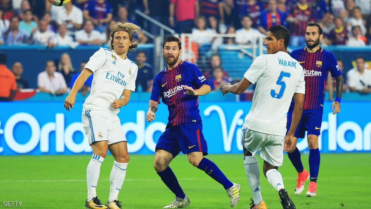 بالفيديو - برشلونة يقهر ريال مدريد ويتوج ببطولة ميامي الدولية