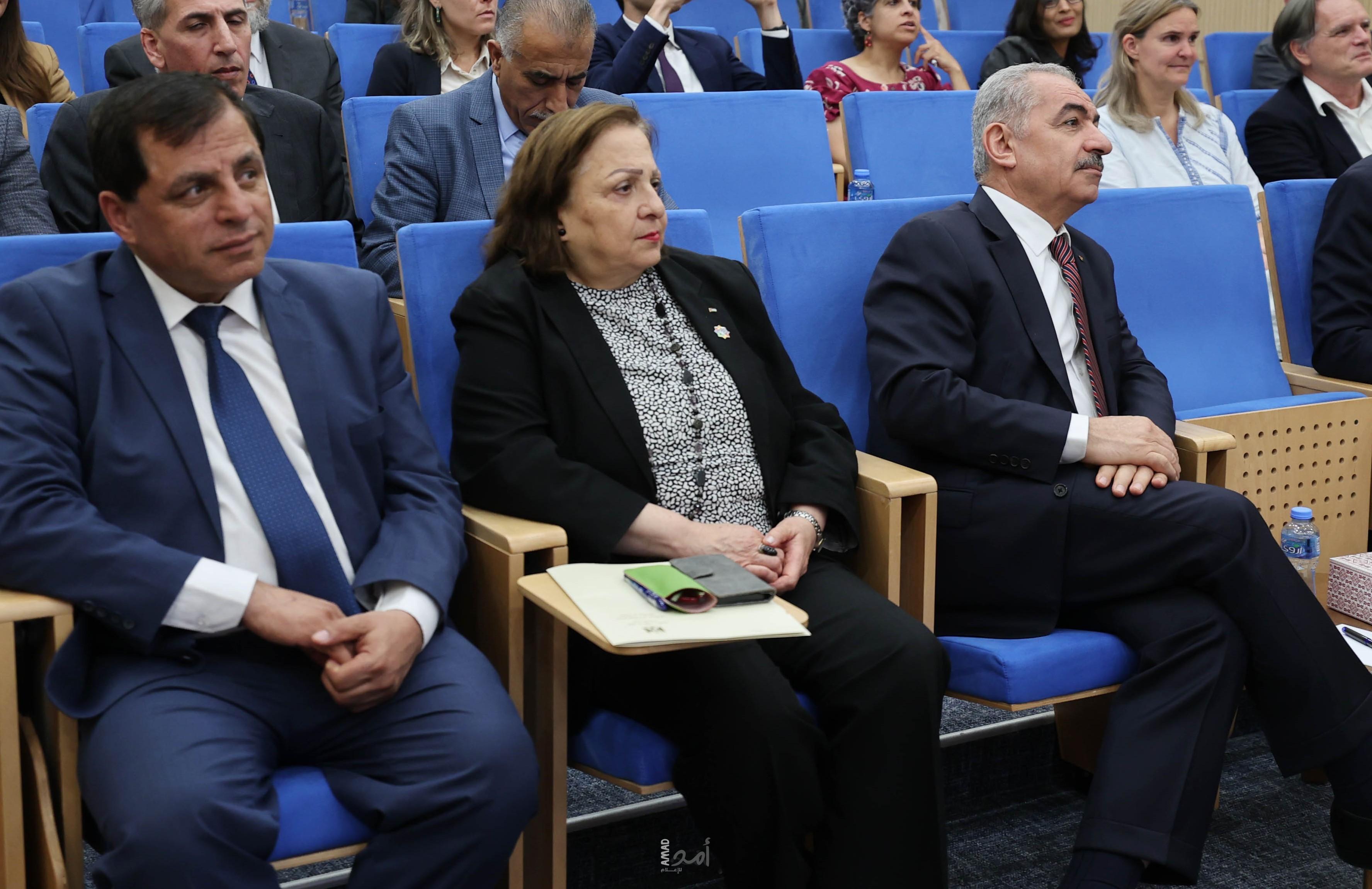 اشتية: مشروع تطوير وتعزيز قدرات القطاع الصحي يقع في صلب استراتيجيتنا للانفكاك عن الاحتلال