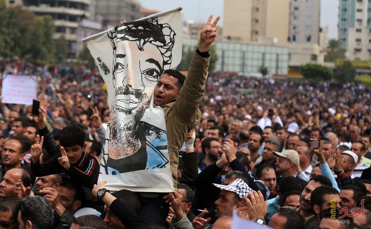 غزة: موظفون يعتزمون التوجه للقضاء لانتزاع قرار رئاسي يسمح لهم بالعمل
