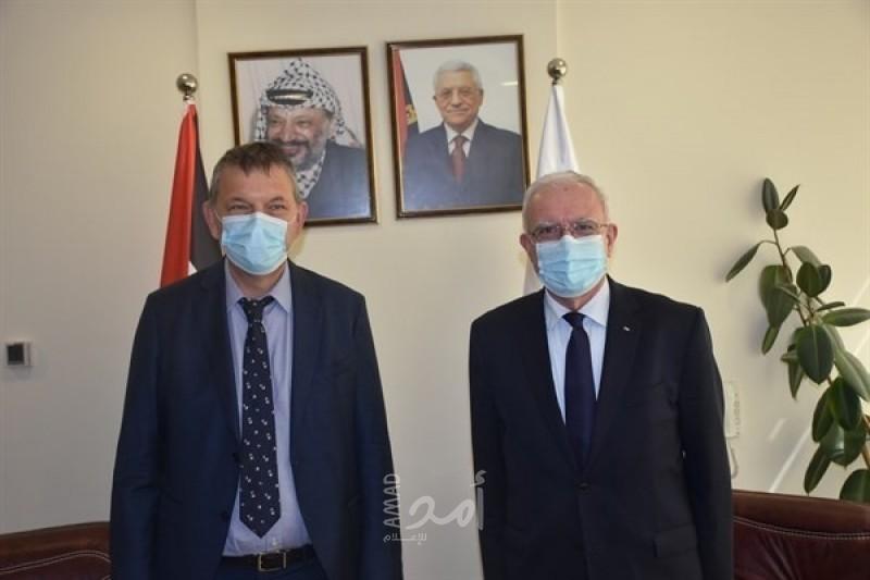 المالكي يلتقي مفوض عام الأونروا في رام الله لبحث الأزمة المالية