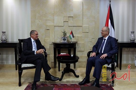 الحمد الله يبحث مع ممثل الاتحاد الأوروبي لدى فلسطين آخر التطورات