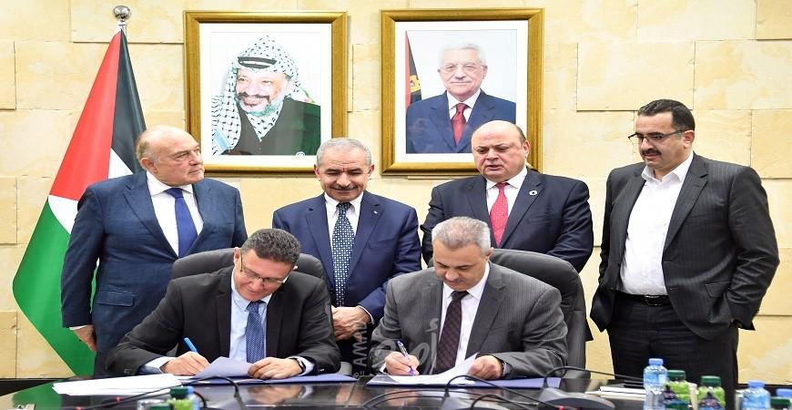 بمبادرة من أشتية... توقيع اتفاق ينهي أزمة ديون شركة كهرباء القدس
