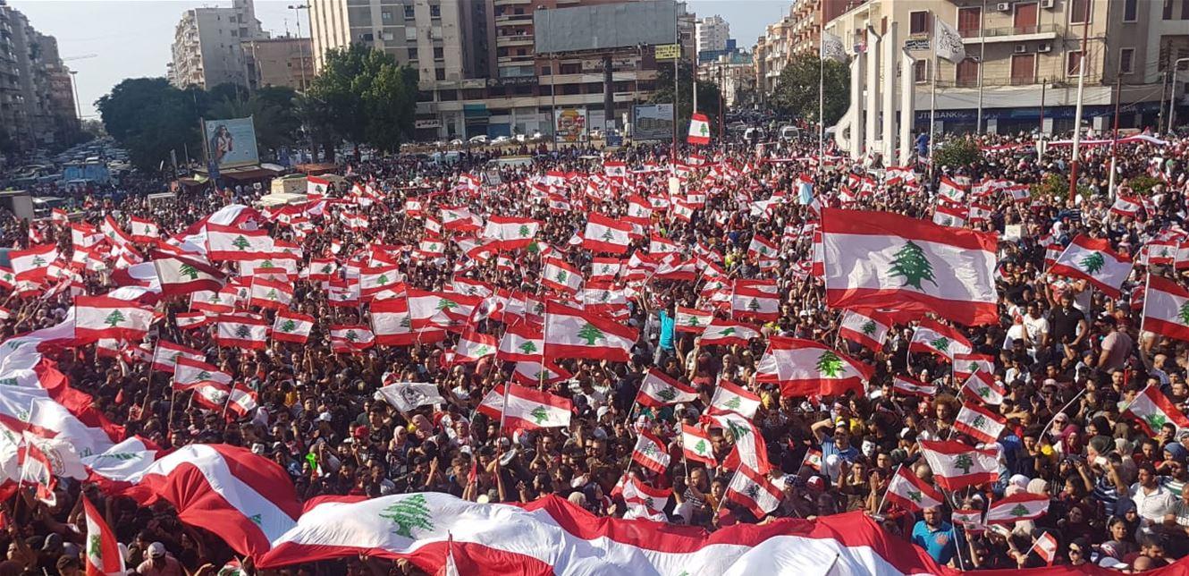 تحت ضغط #لبنان_ينتفض...الحريري يتفق على إجراءات إصلاحية مع شركائه في الحكومة اللبنانية