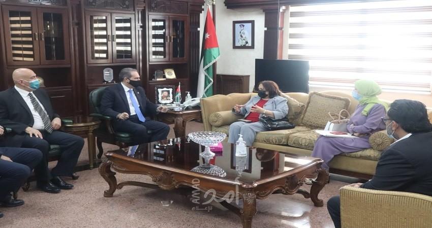 الصحة الفلسطينية تُوقع مع الأردن اتفاقية تعاون صحي