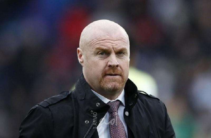 بيرنلي يعلن إصابة مدربه شين ديتش بـ"كورونا"