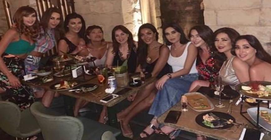 بعد خلافات صاخبة.. صورة صلح نجمات الدراما اللبنانية حديث السوشيال ميديا