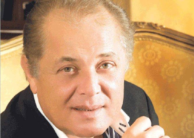 «الأنيميا» تهدد حياة الفنان المصري محمود عبد العزيز