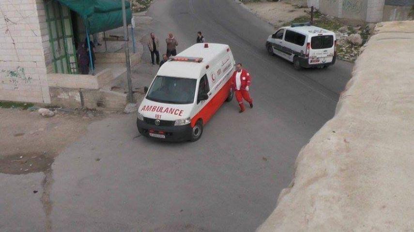 مواطنة تلد على حاجز في الخليل