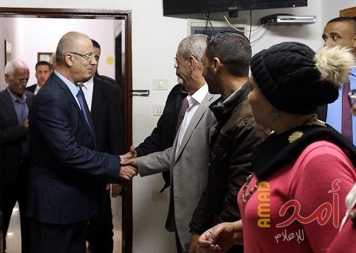الحمد الله يقوم بزيارة لهيئة شؤون المنظمات الاهلية ويطلع على سير عملها