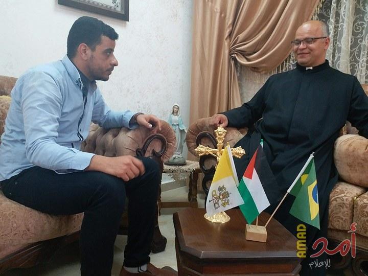 في حوار مع " أمد".. راعي كنيسة دير اللاتين: قلق حقيقي يداهم الوجود المسيحي في غزّة!