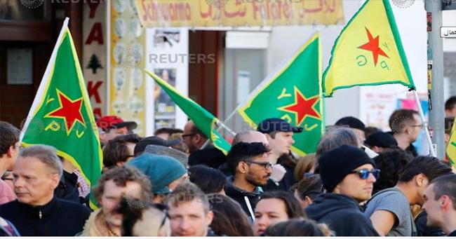 بالصور.. مئات الألمان يتظاهرون وسط برلين تضامنا مع "العمال" فى عيدهم