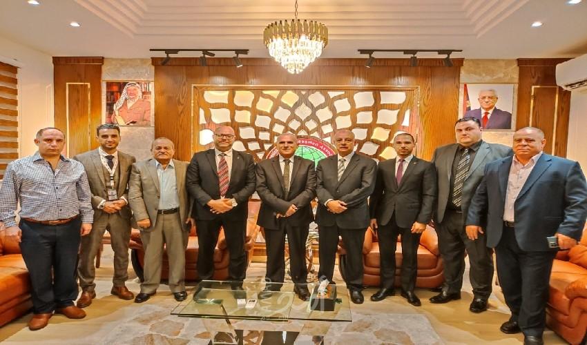 رجال الأعمال بغزة تبحث مع مؤسسة تمكين سبل إقامة مشاريع مشتركة مع أعضاءها