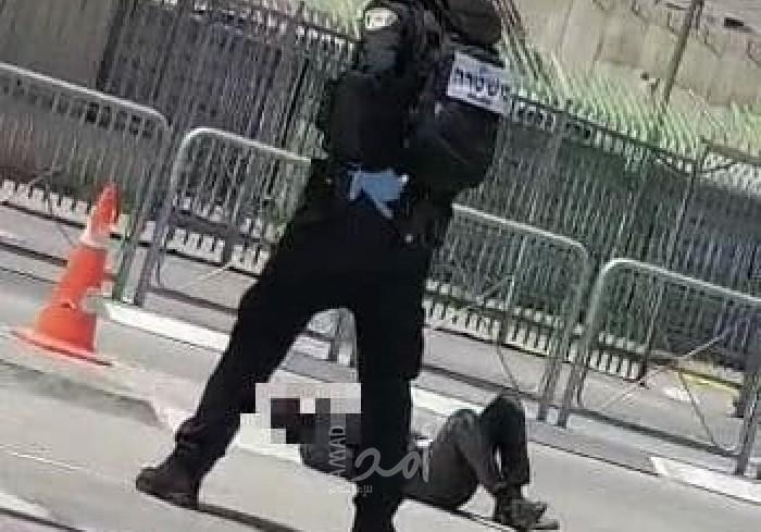 إصابة شاب بإطلاق قوات الاحتلال النار صوبه بحجة محاولته تنفيذ عملية طعن على حاجز قلنديا