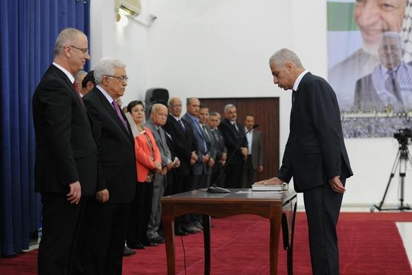 الوزير العيسة يحيل ملف إلى مكافحة الفساد