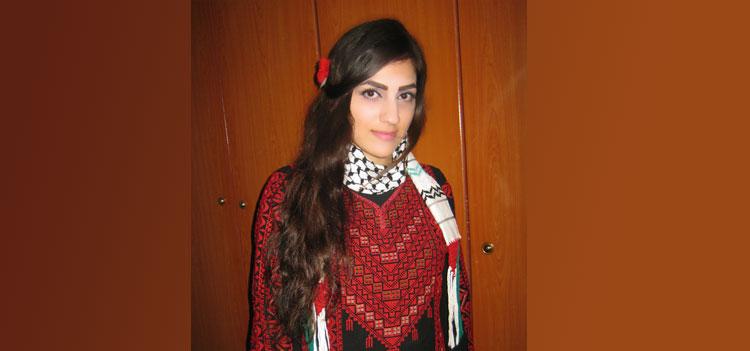 الطفلة ميرنا : لا أغني إلا لفلسطين