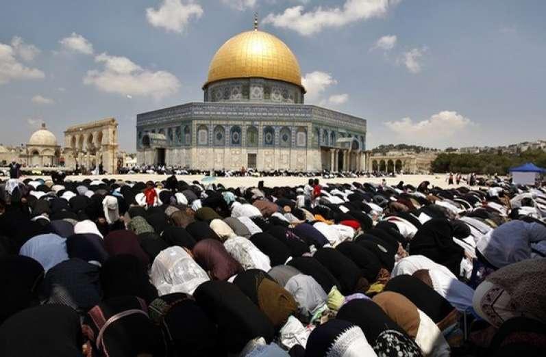 الآف  المصلين يتوافدون إلى الأقصى في الجمعة الثانية من رمضان