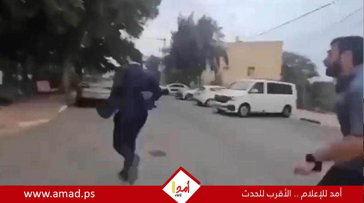 فيديو للحظة هروب الوزير الإرهابي إسحاق فاسرلاف أثناء تفعيل صفارات الإنذار في بئر السبع - شاهد