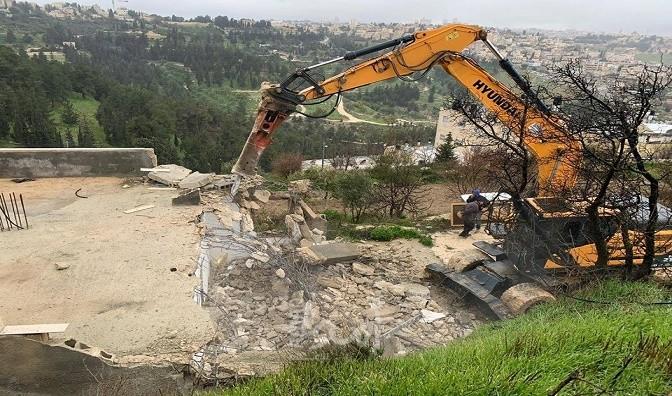 جرافات جيش الاحتلال تهدم غرف زراعية غرب سلفيت