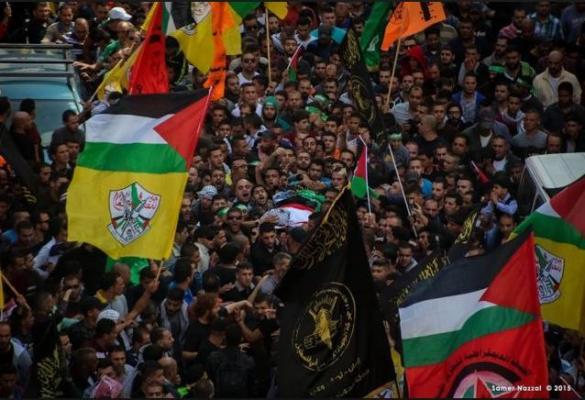 الخليل: جماهير غفيرة تشيع جثمان الشهيد الطفل  هيثم البو في حلحول