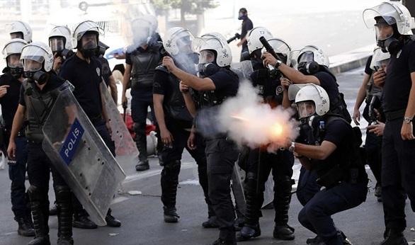 وسائل إعلام: تركيا تحتجز 12 ناشطا حقوقيا