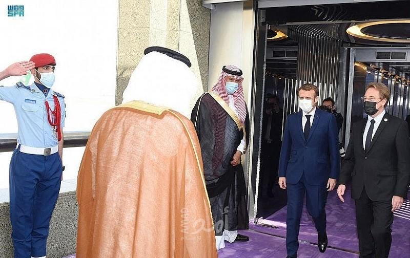 ماكرون يعلن عن "مبادرة فرنسية سعودية" لمعالجة الأزمة بين الرياض وبيروت