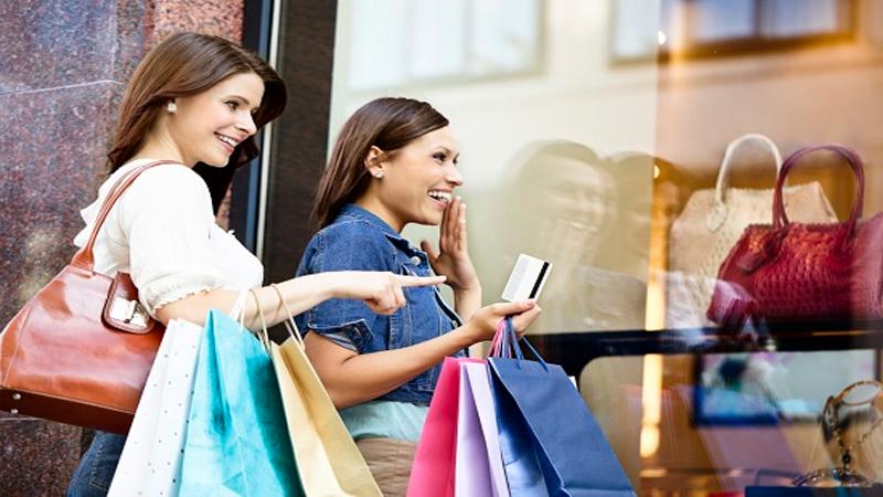 5 أبراج مدمنة شوبينج مكياج