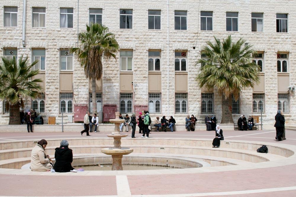 عضو مركزية فتح توفيق الطيراوي يطالب بإنقاذ جامعة القدس