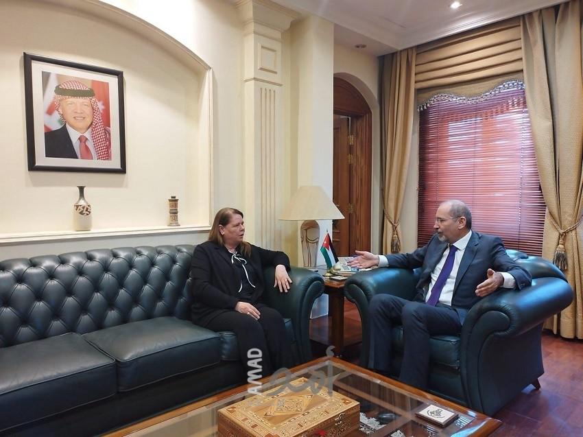 وزارة الخارجية الأردنية : تستقبل زوجة الأسير الفلسطيني "مروان البرغوثي"