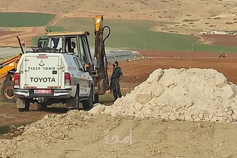 قوات الاحتلال تحتجز جرارا زراعيا شرق طمون